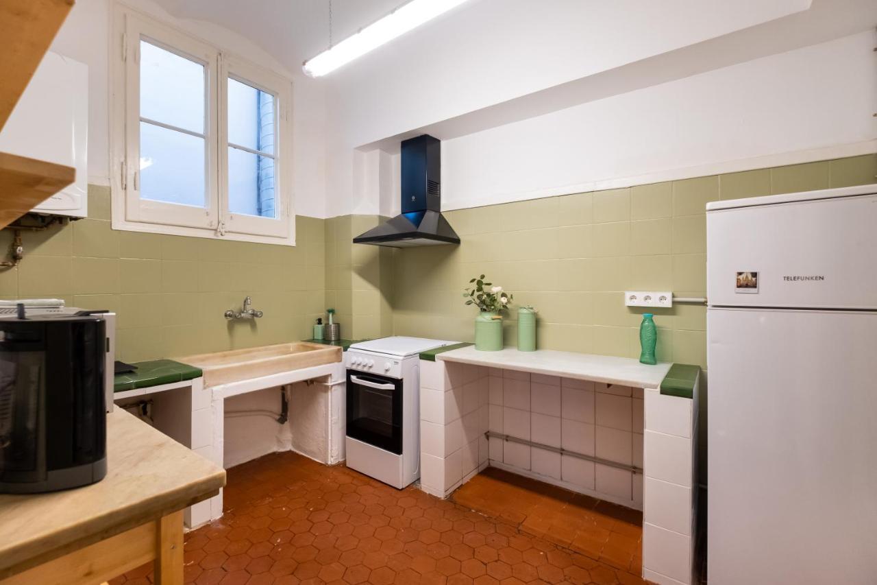 B42 - Modernist Apartment For Large Groups In Eixample Барселона Экстерьер фото