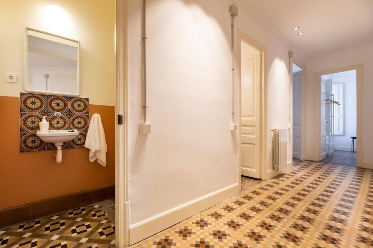 B42 - Modernist Apartment For Large Groups In Eixample Барселона Экстерьер фото